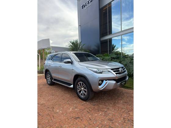 TOYOTA HILUX SW4 2.8 SRX 4X4 7 LUGARES 16V TURBO INTERCOOLER DIESEL 4P AUTOMÁTICO TOYOTA HILUX SW4 2.8 SRX 4X4 7 LUGARES 16V TURBO INTERCOOLER DIESEL 4P AUTOMÁTICO